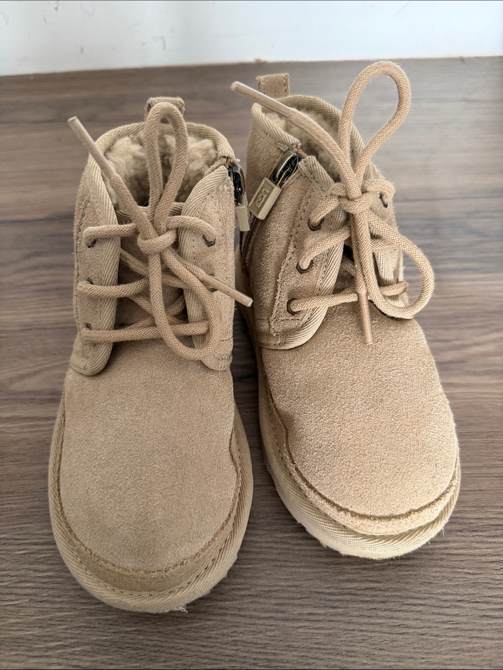 UGG / Neumel II Suede Sheepskin toddler boys boots / US 10